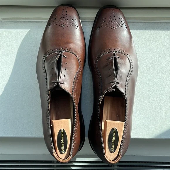 Allen Edmonds - Cornwallis Medallion Toe Oxford - Brown  display picture 1